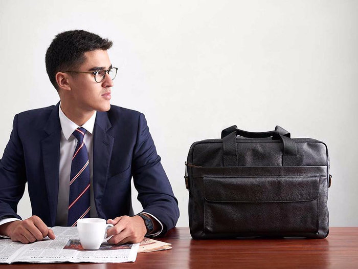 Túi briefcase là gì? Tiêu chí lựa chọn túi briefcase cho các quý ông thành đạt