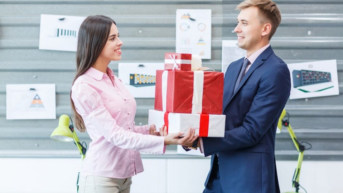 Địa chỉ mua quà tặng đối tác cho người kinh doanh