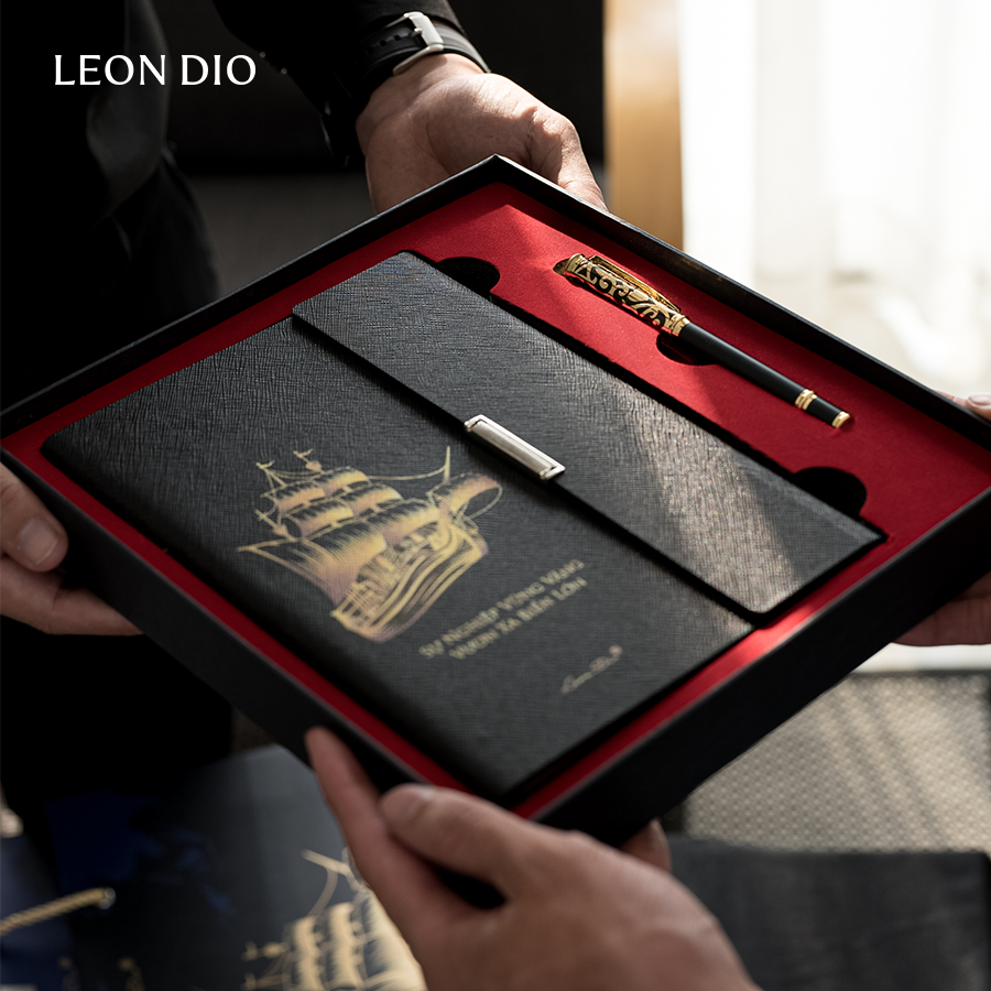 GiftSet Cao Cấp Sang Trọng Sổ Leon Dio Vươn Xa Biển Lớn - Bút Âu Lạc Chu Nhai thumbnail 9