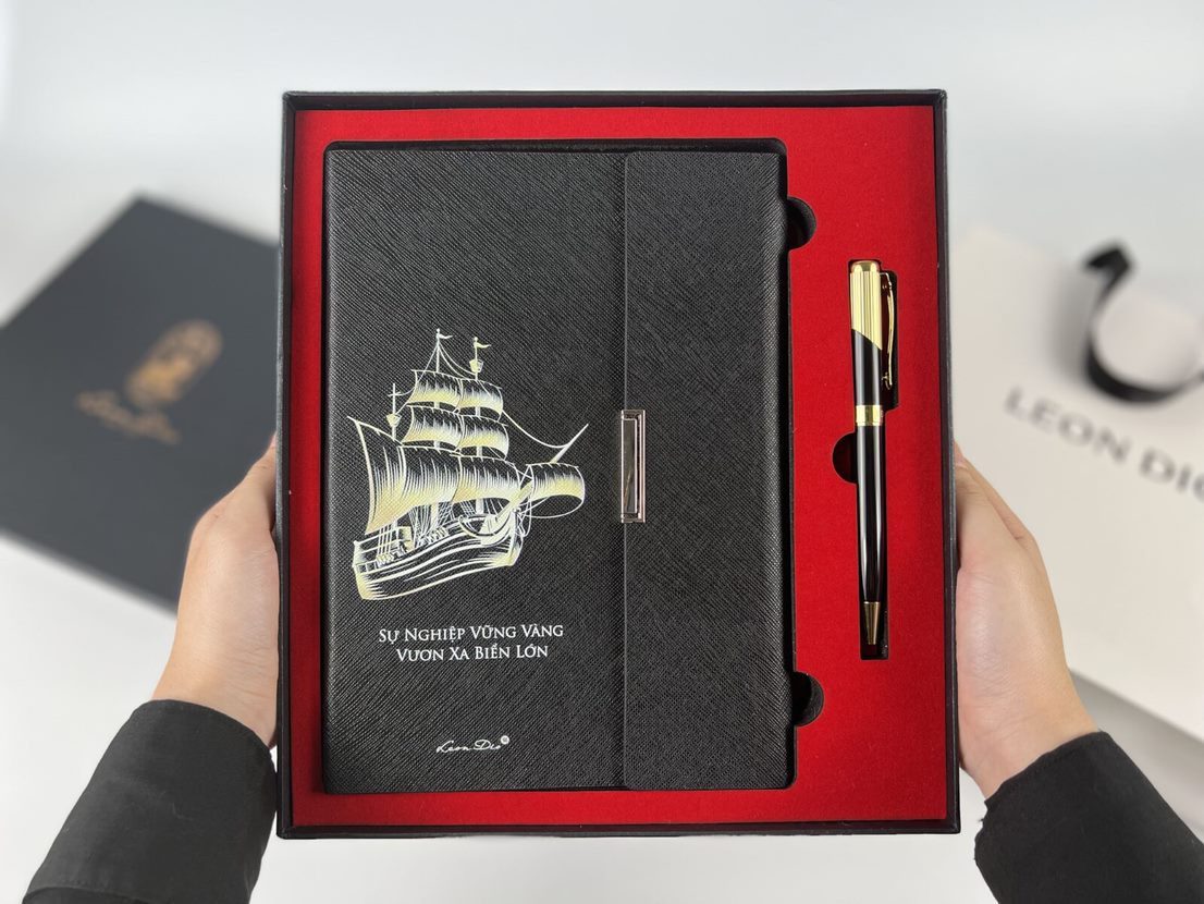 Bộ Quà Tặng Vươn Xa Biển Lớn Lapis Lazuli Black (Sổ Đen) thumbnail 1