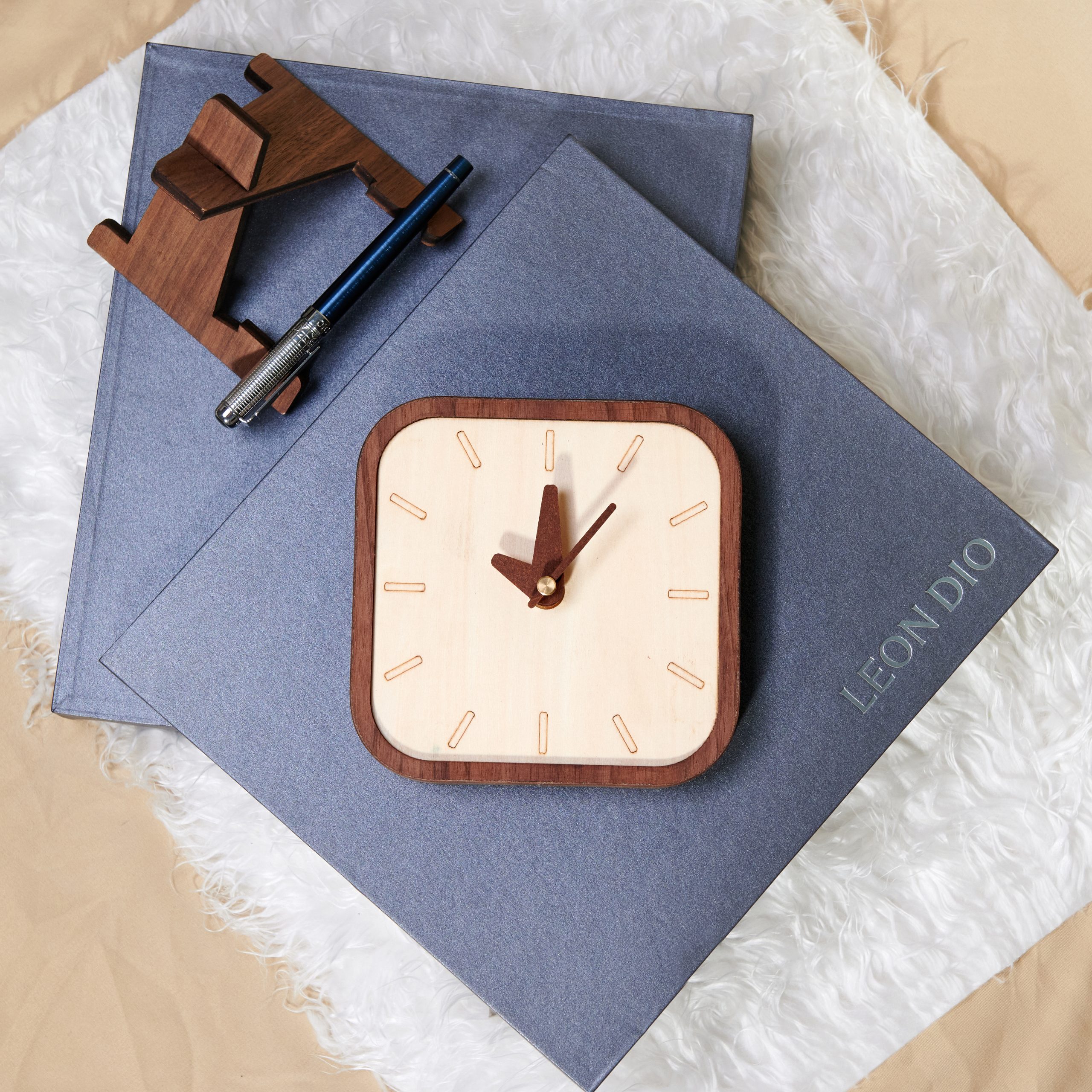 Bộ Quà Tặng Giftset Bút – Đồng Hồ Art Decor Vuông (GIÁ LIÊN HỆ) thumbnail 1