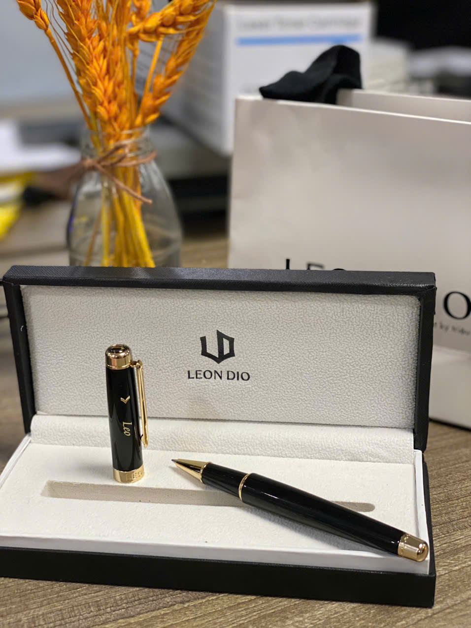 GiftSet Cao Cấp Sang Trọng Sổ Leon Dio Vươn Xa Biển Lớn - Bút Victory Bland thumbnail 4