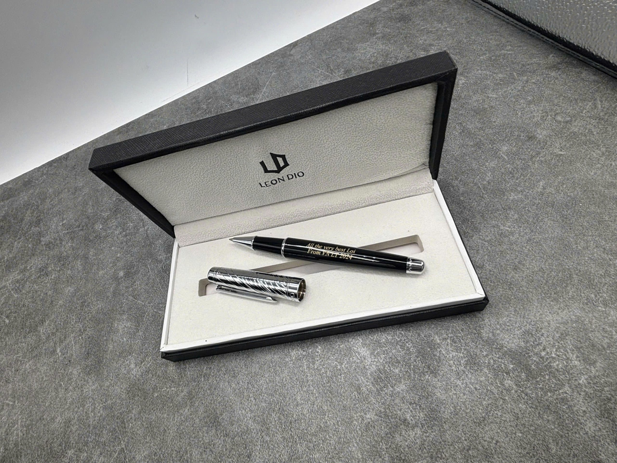 GiftSet Cao Cấp Sang Trọng Sổ Leon Dio Người Lái Đò - Bút Elite Air Platinum thumbnail 5