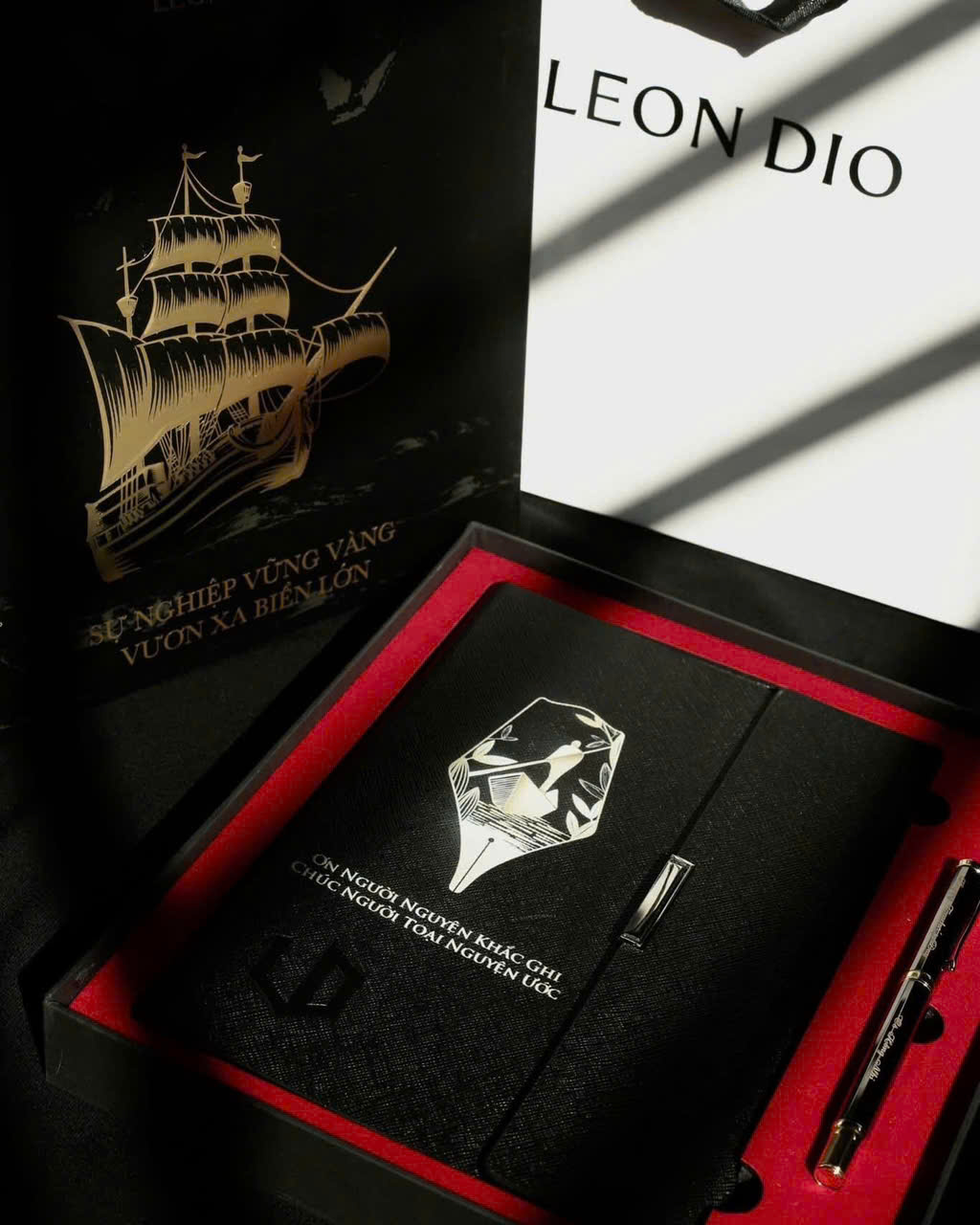 GiftSet Cao Cấp Sang Trọng Sổ Leon Dio Người Lái Đò - Bút Le Noble Starry Night thumbnail 8